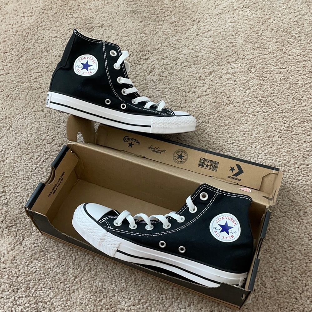 BRAND NEW CLASSIC CONVERSE ALL STAR